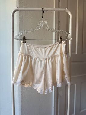 Vintage 70s Greenco Maid ivory shorts slip w lace trim bloomers